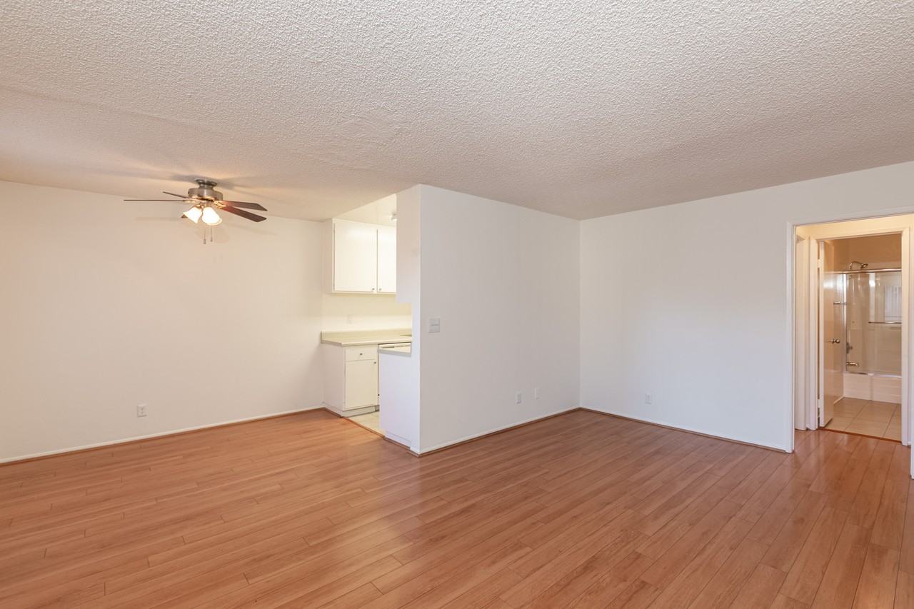 Wilshire Ardmore Regency - Photo 2 of 13