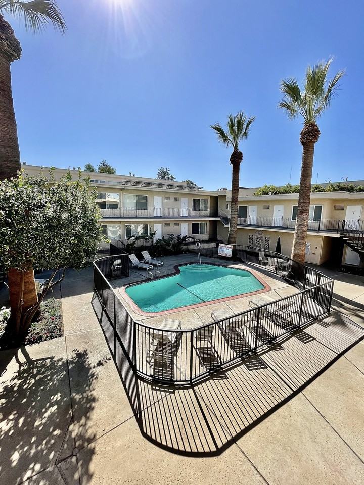 Encino Town & Country - Photo 2 of 17