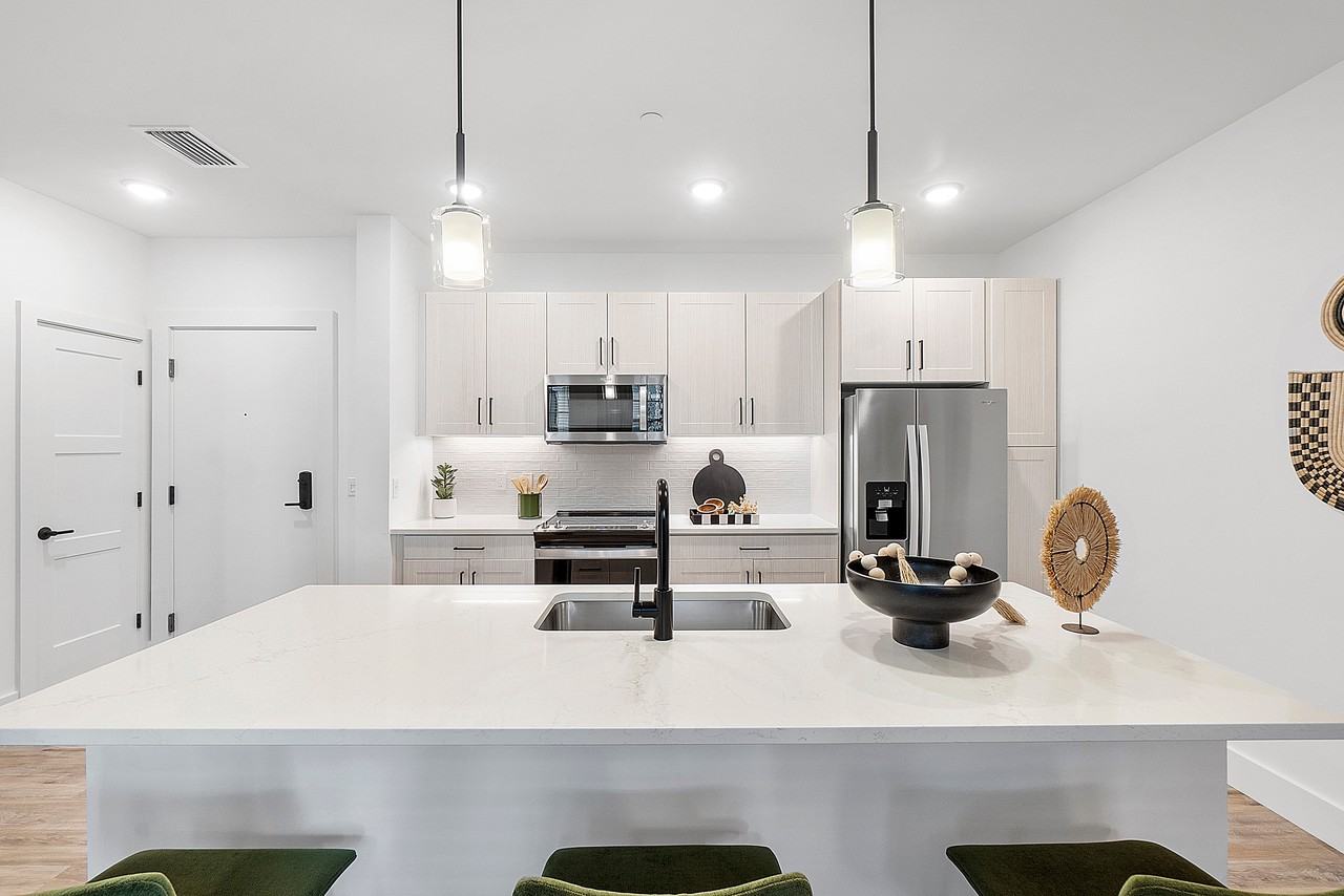 Brez at Atlantic Crossing - Photo 3 of 50