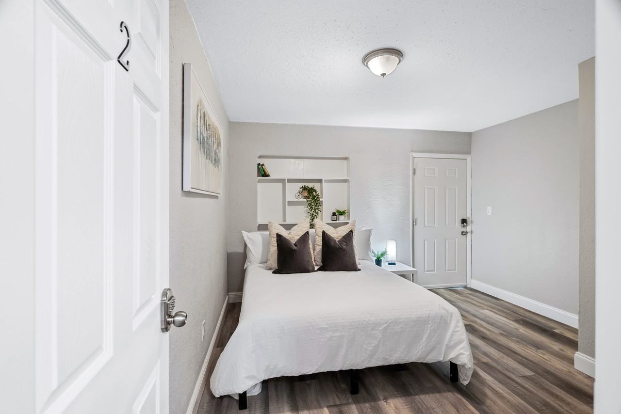 East North Street - Photo 7 of 13