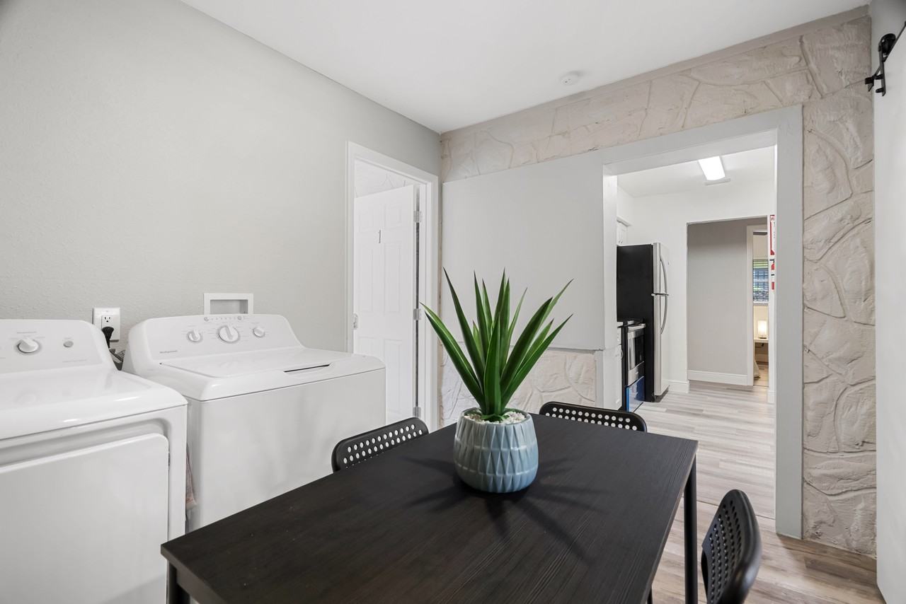 East North Street - Photo 5 of 13