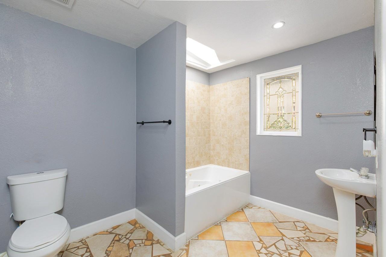 Bonita Ave - Photo 5 of 14