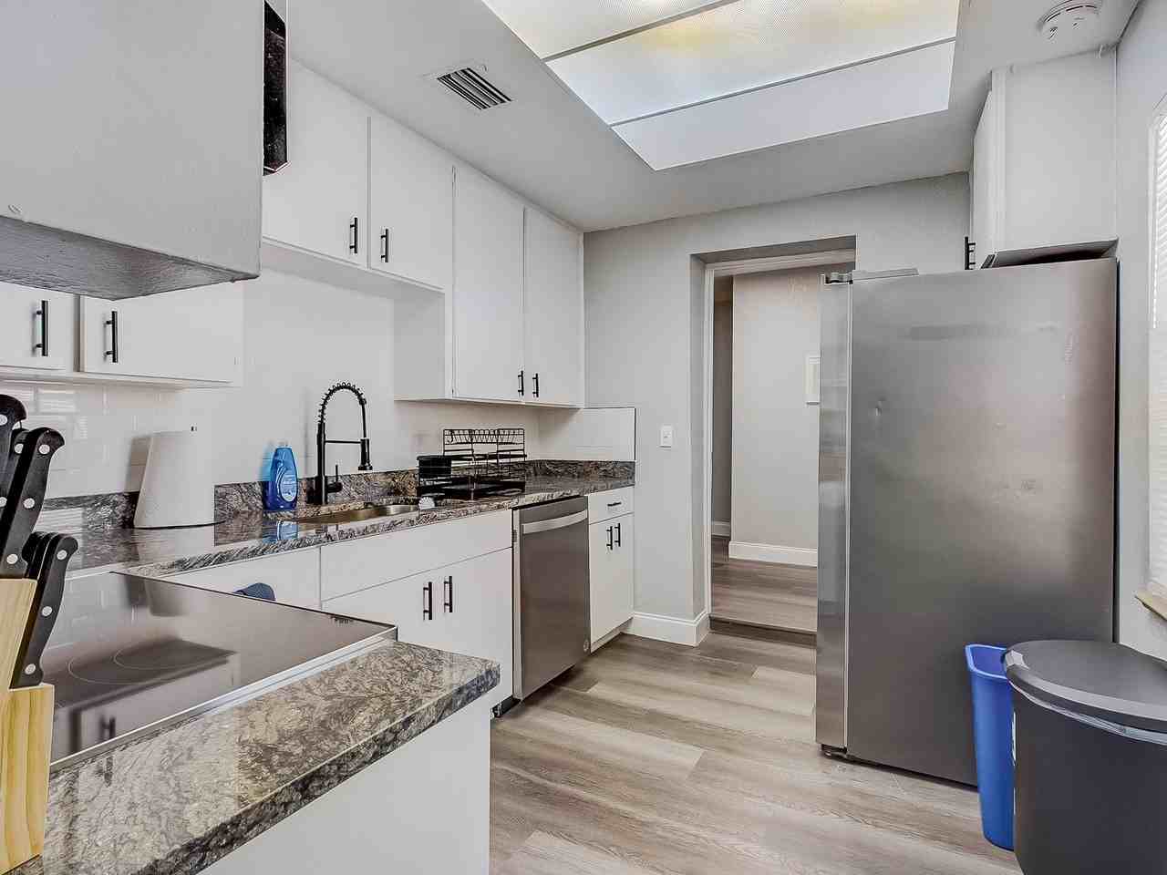 W La Salle St - Photo 3 of 14