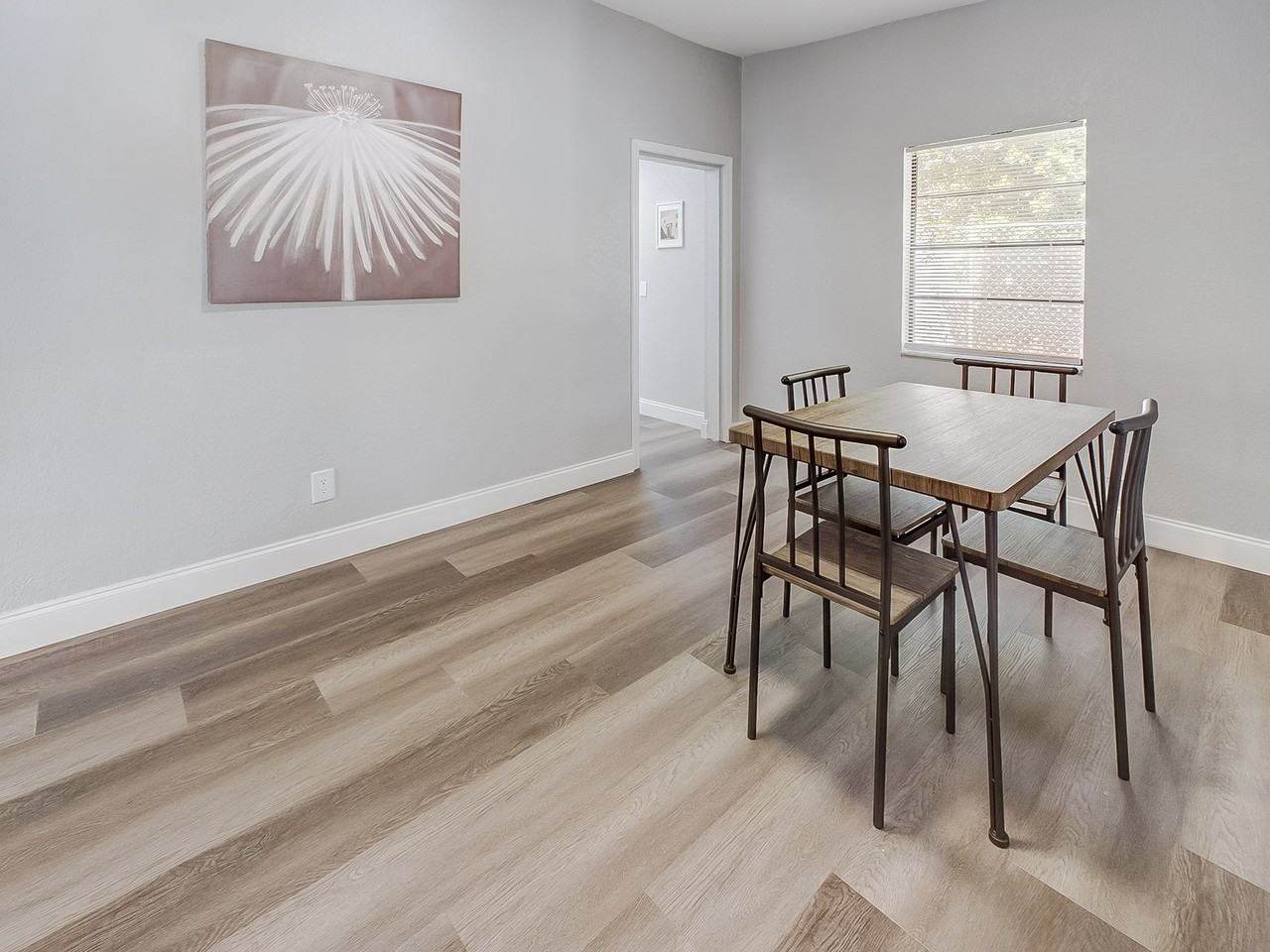 W La Salle St - Photo 4 of 14