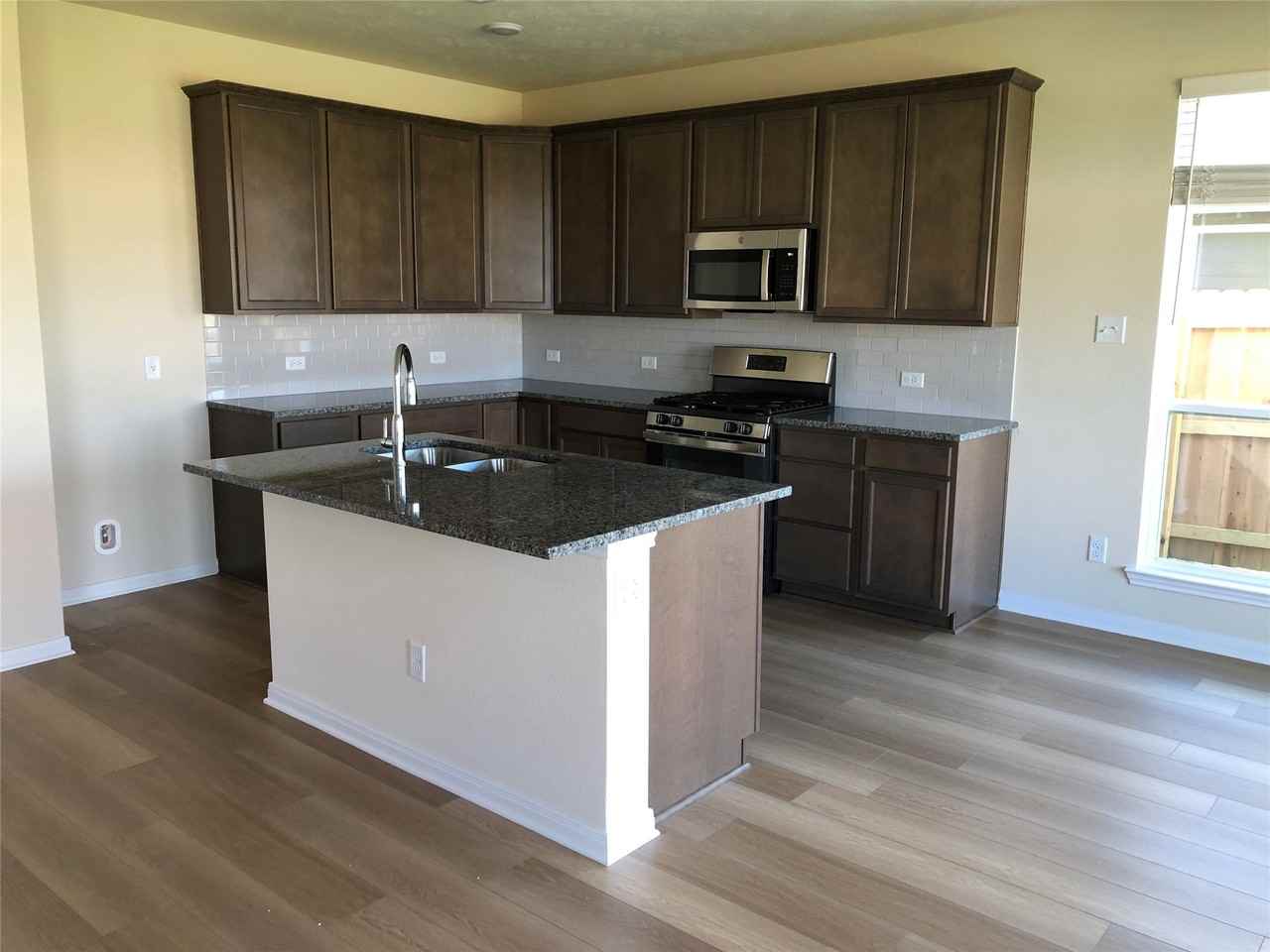 1006 Old Vine Rd - Photo 3 of 7