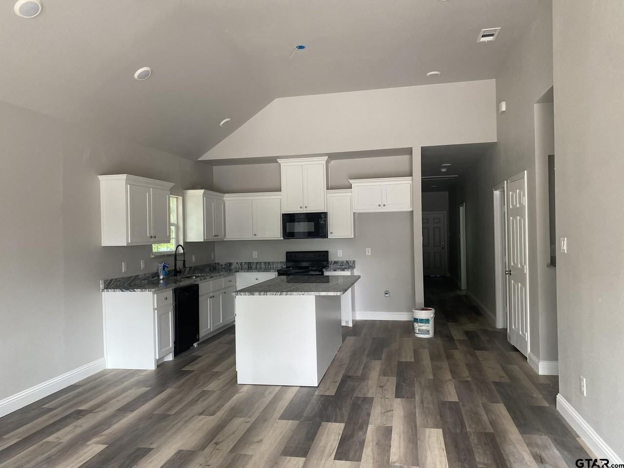 239 Rusk St - Photo 2 of 12