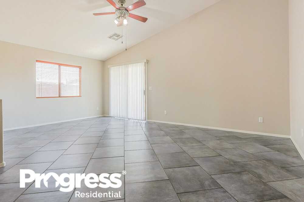 10322 E Delta Ave - Photo 3 of 16