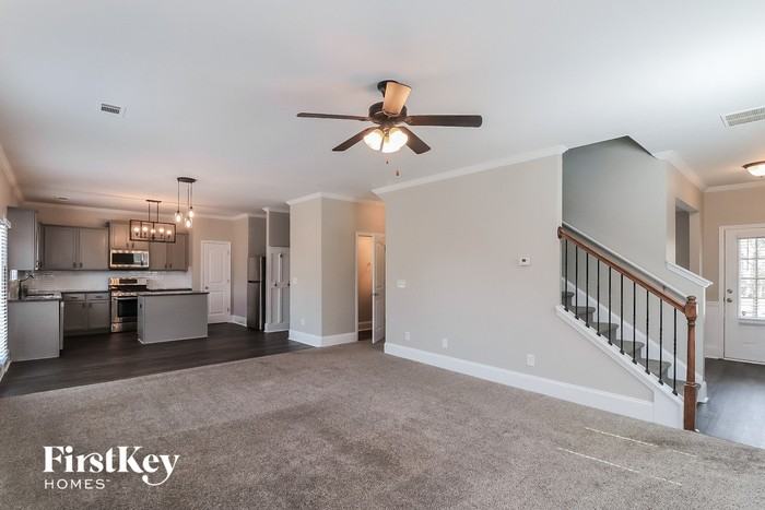 821 Harrison Dr - Photo 2 of 15