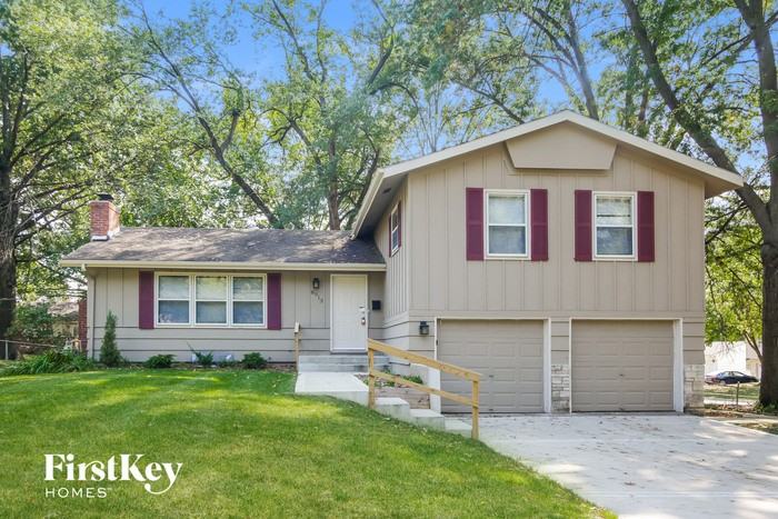 8913 W 89th St - Photo 2 of 15