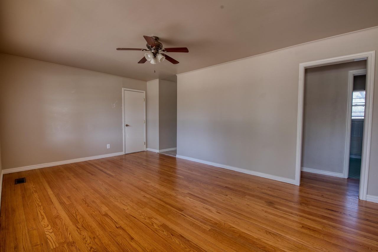 3809 Nw 51st St #1 - Photo 4 of 12