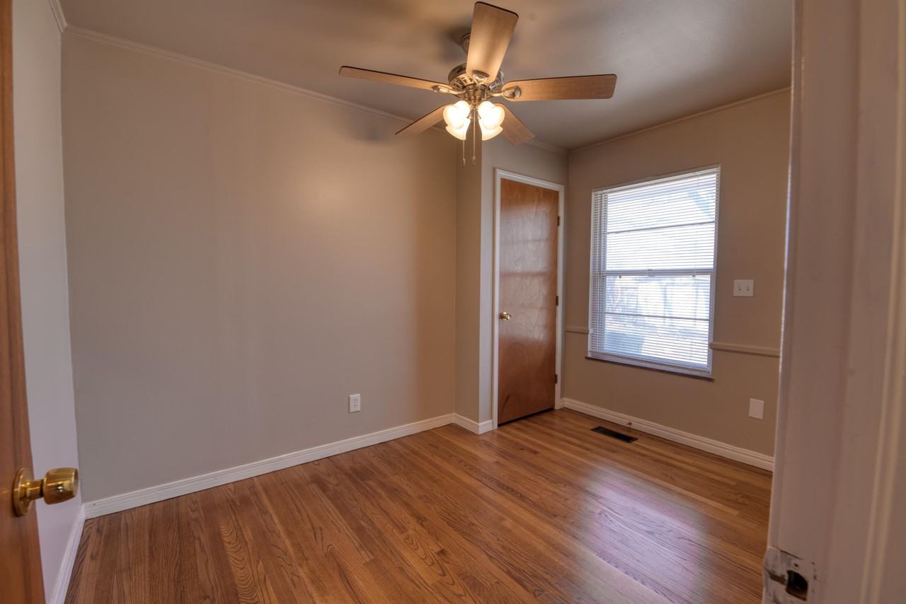 3809 Nw 51st St #1 - Photo 6 of 12