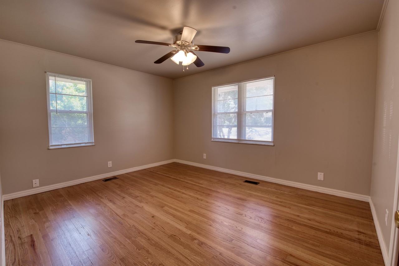 3809 Nw 51st St #1 - Photo 7 of 12