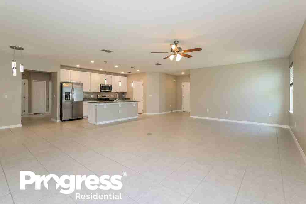 333 Briarbrook Ln - Photo 3 of 16