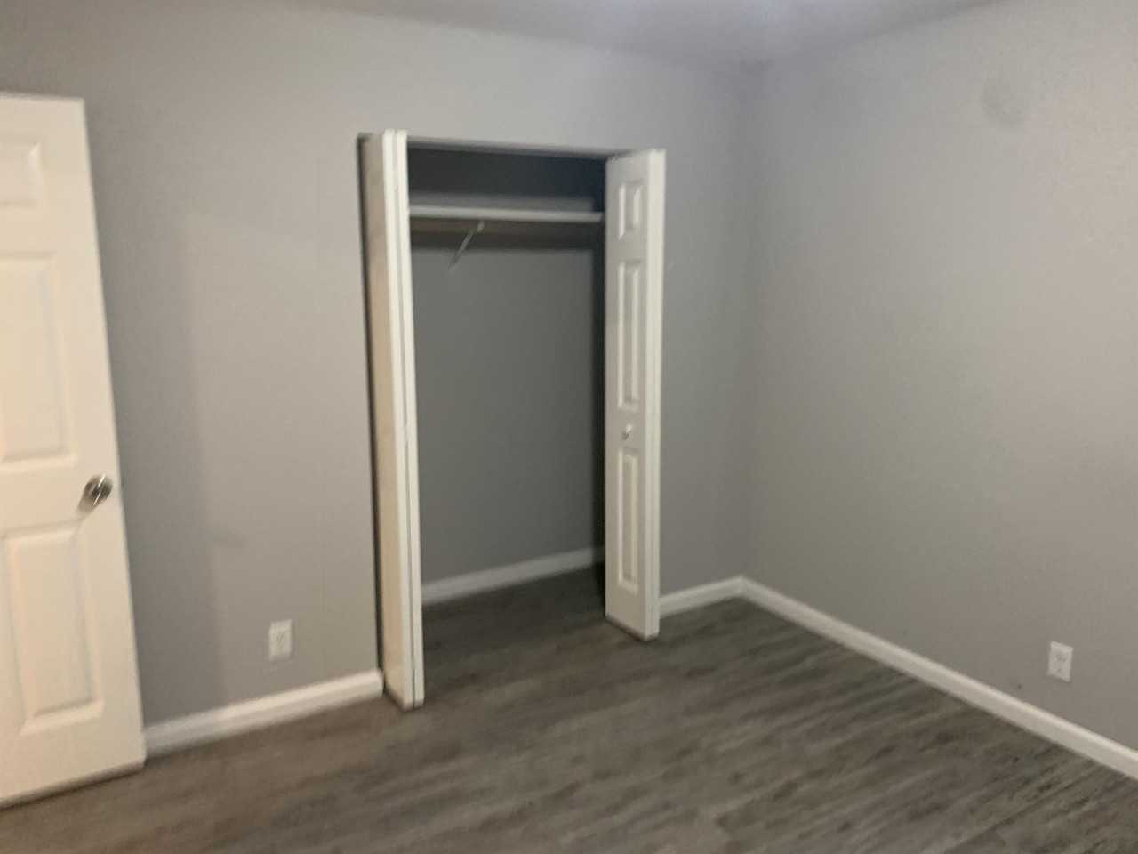 811 E Red Bud Rd #102 - Photo 5 of 9