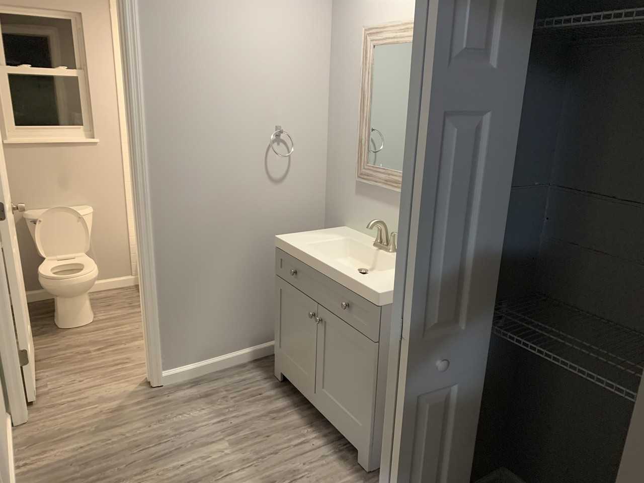811 E Red Bud Rd #102 - Photo 6 of 9