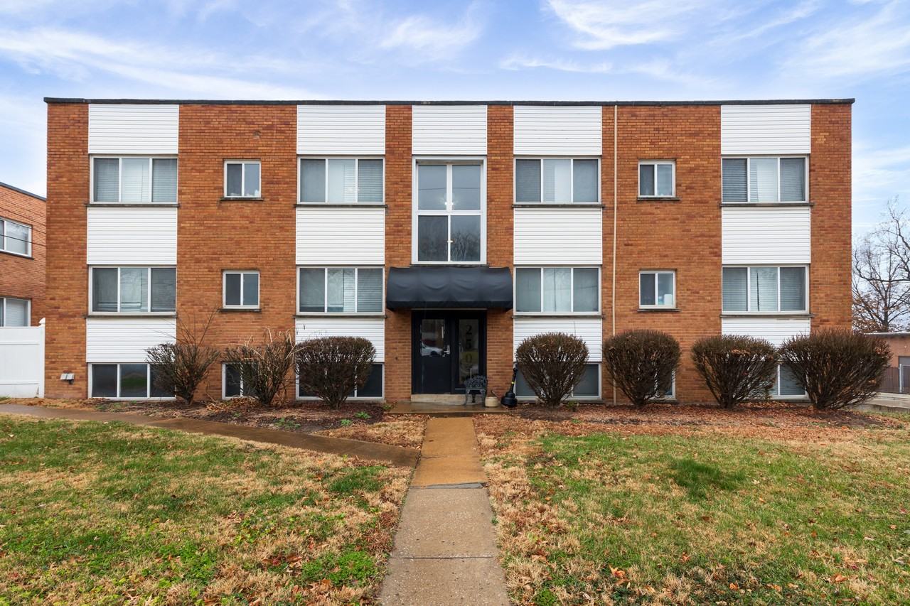 2507 S Big Bend Blvd, Maplewood, MO 63143 1 Bedroom Apartment for