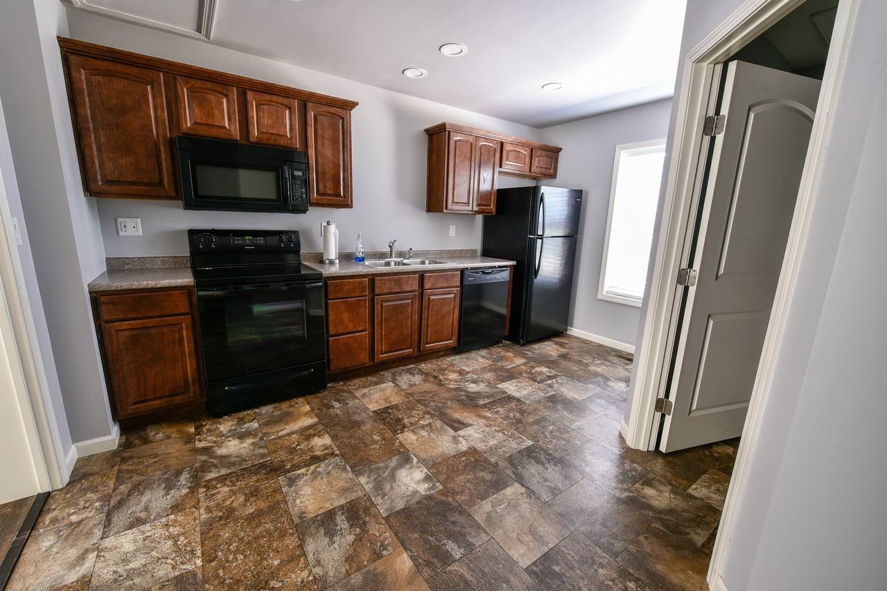 99 Ennis Dr #3 - Photo 2 of 10