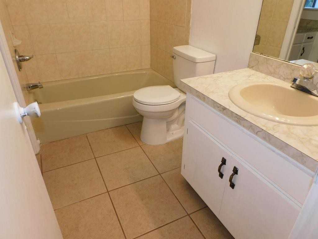 3651 Ne 20th Pl - Photo 5 of 22