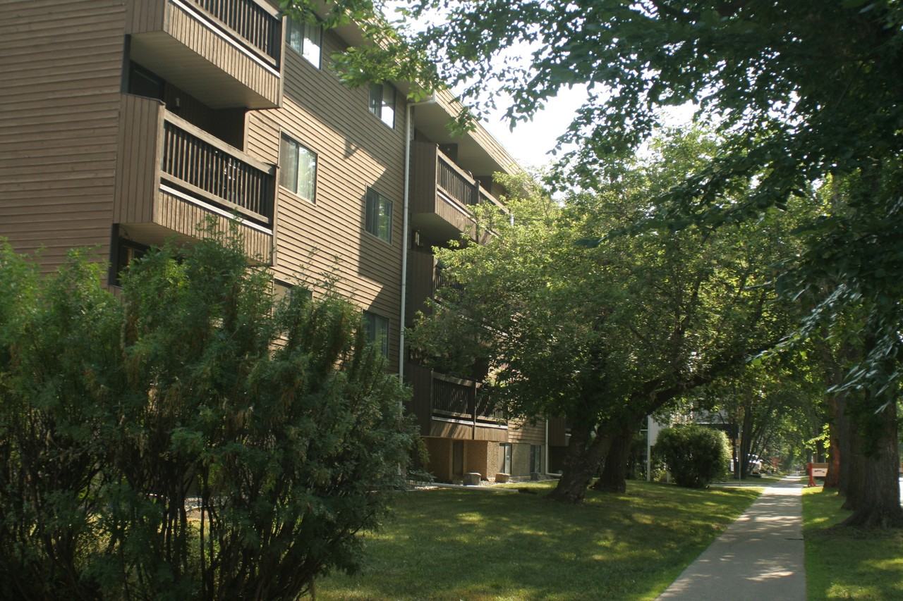 Hearth Manor - Photo 3 of 24