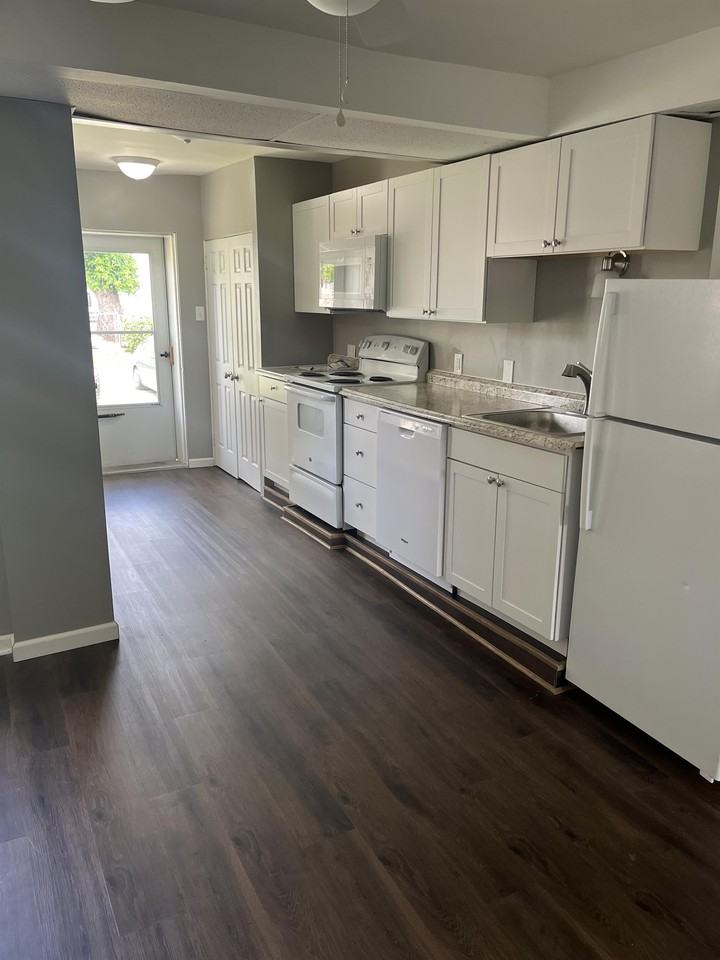 12 E 1st Ave #12