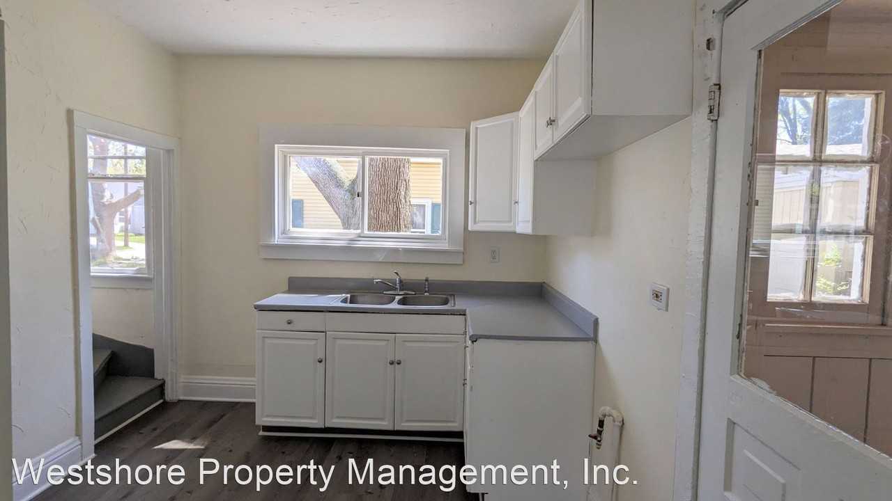 679 Hill Ave - Photo 2 of 11