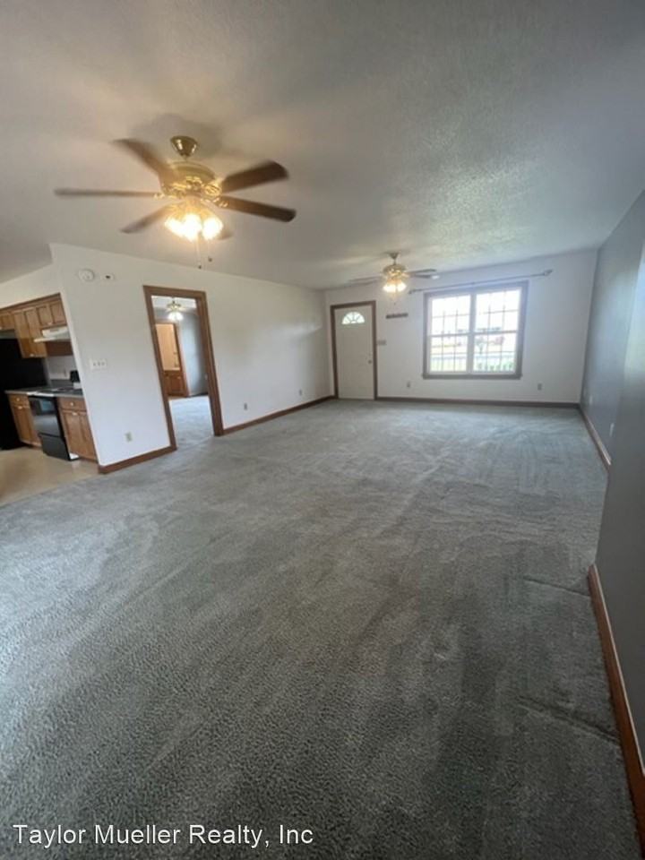 202 Holland Dr - Photo 3 of 23