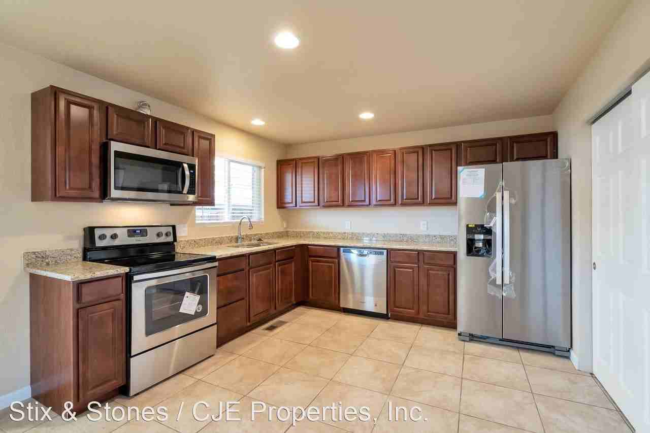 4042 S Yosemite St - Photo 2 of 16