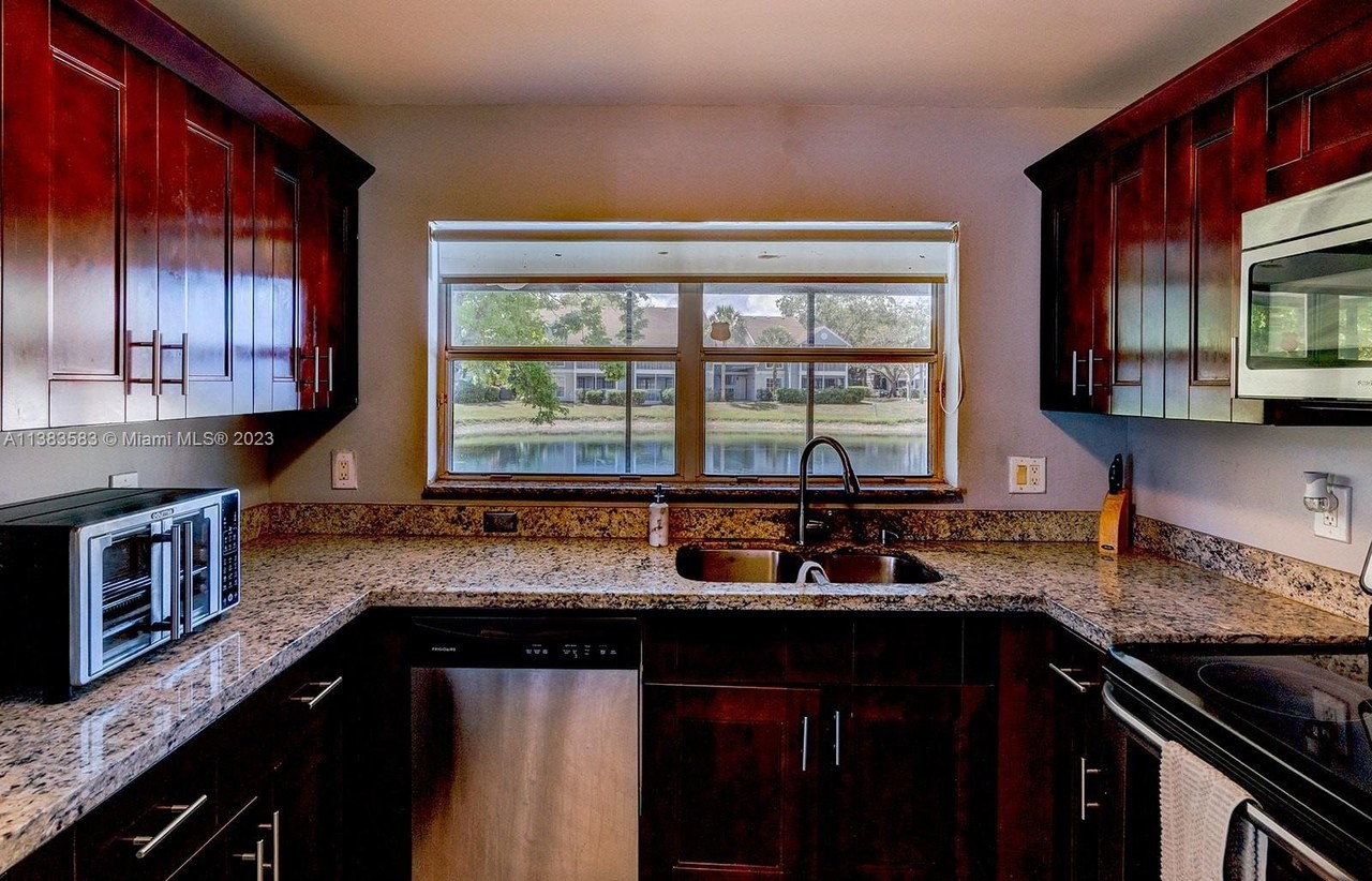 6340 Nw 38th Dr #6340 - Photo 3 of 8