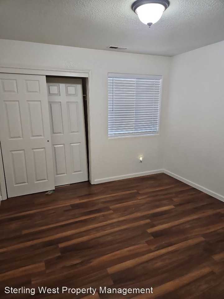 259 N 10th St - Photo 3 of 8