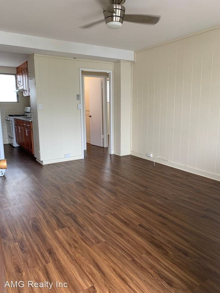 1715 Young Street - Photo 2 of 7