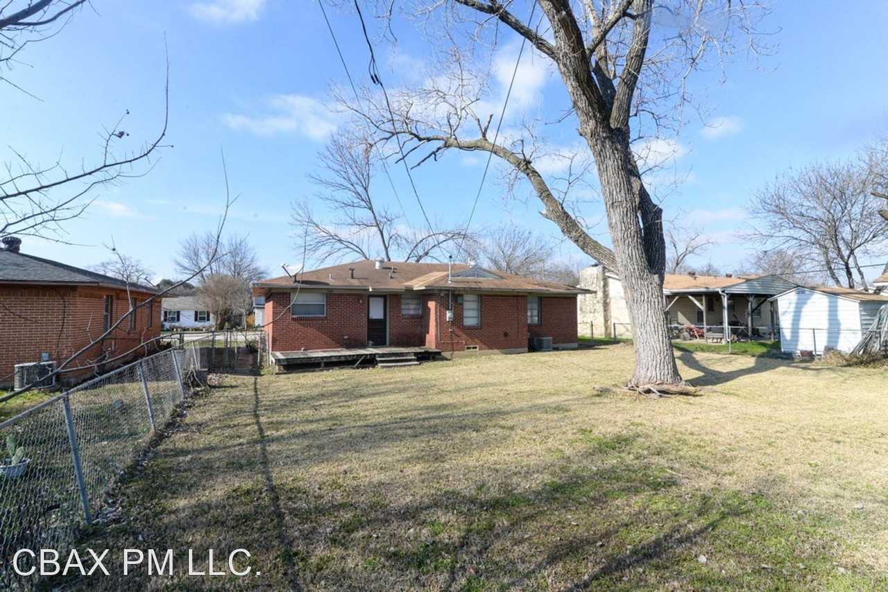 1624 Buena Vista St - Photo 2 of 16