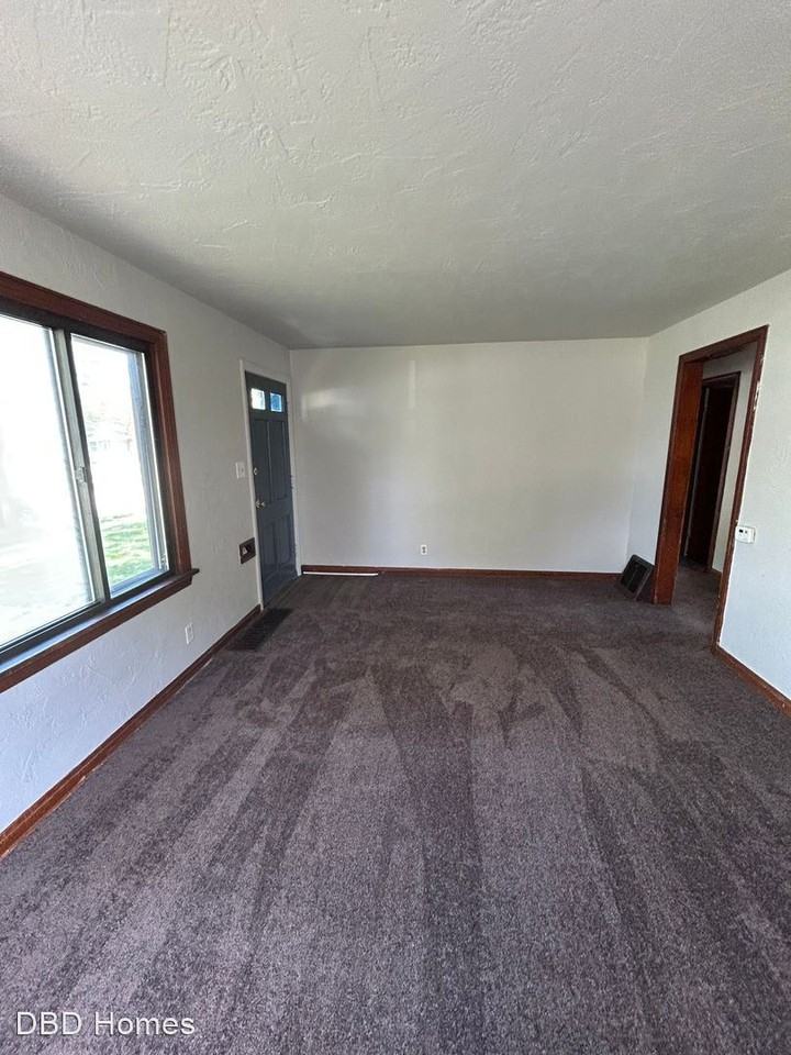 3917 Bowser Ave - Photo 2 of 7