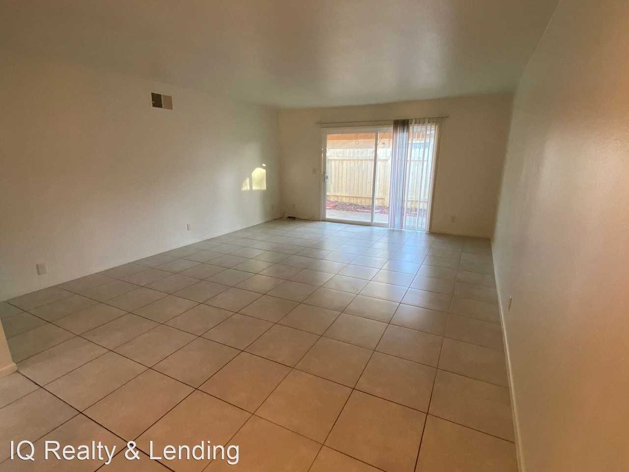 1233 Green Garden Dr #4 - Photo 3 of 14
