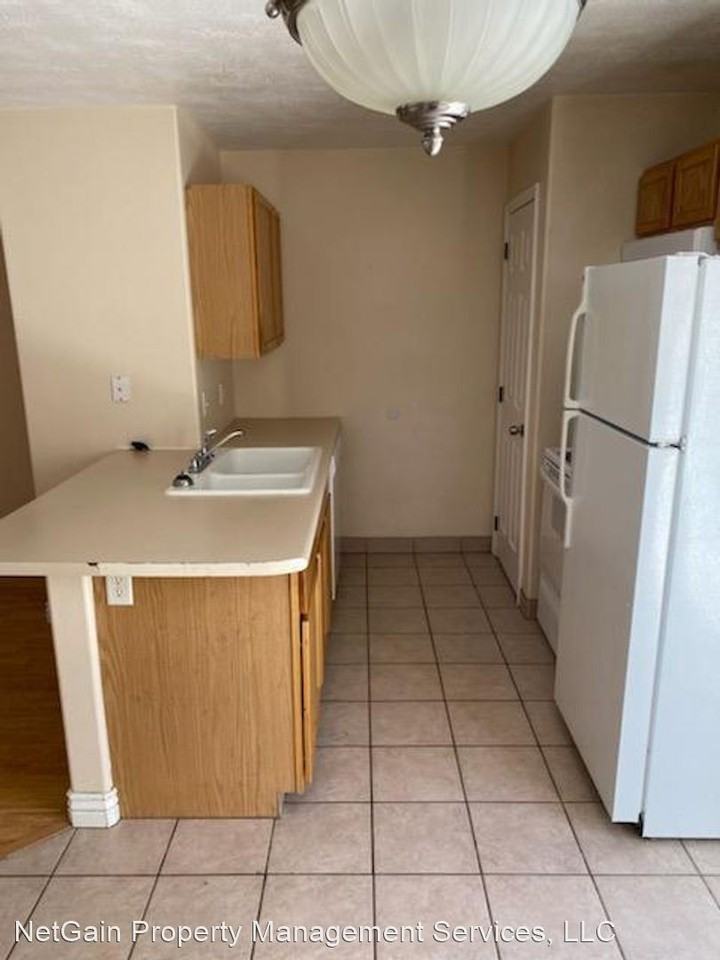 293 Cobblecreek Dr - Photo 2 of 7