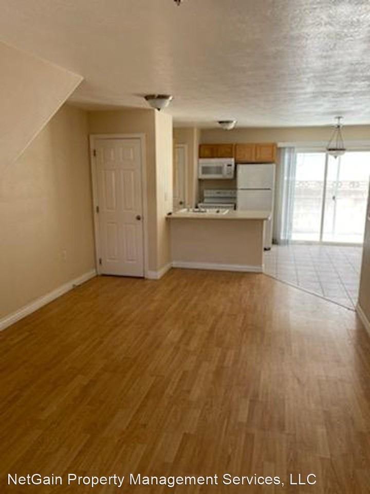 293 Cobblecreek Dr - Photo 3 of 7