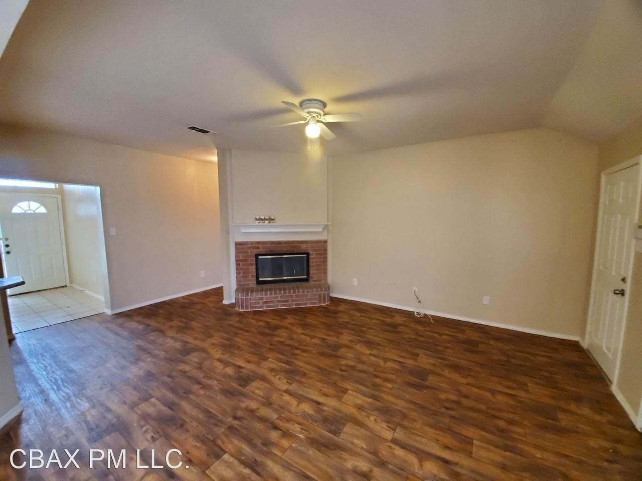 1029 Glencrest Dr - Photo 2 of 9