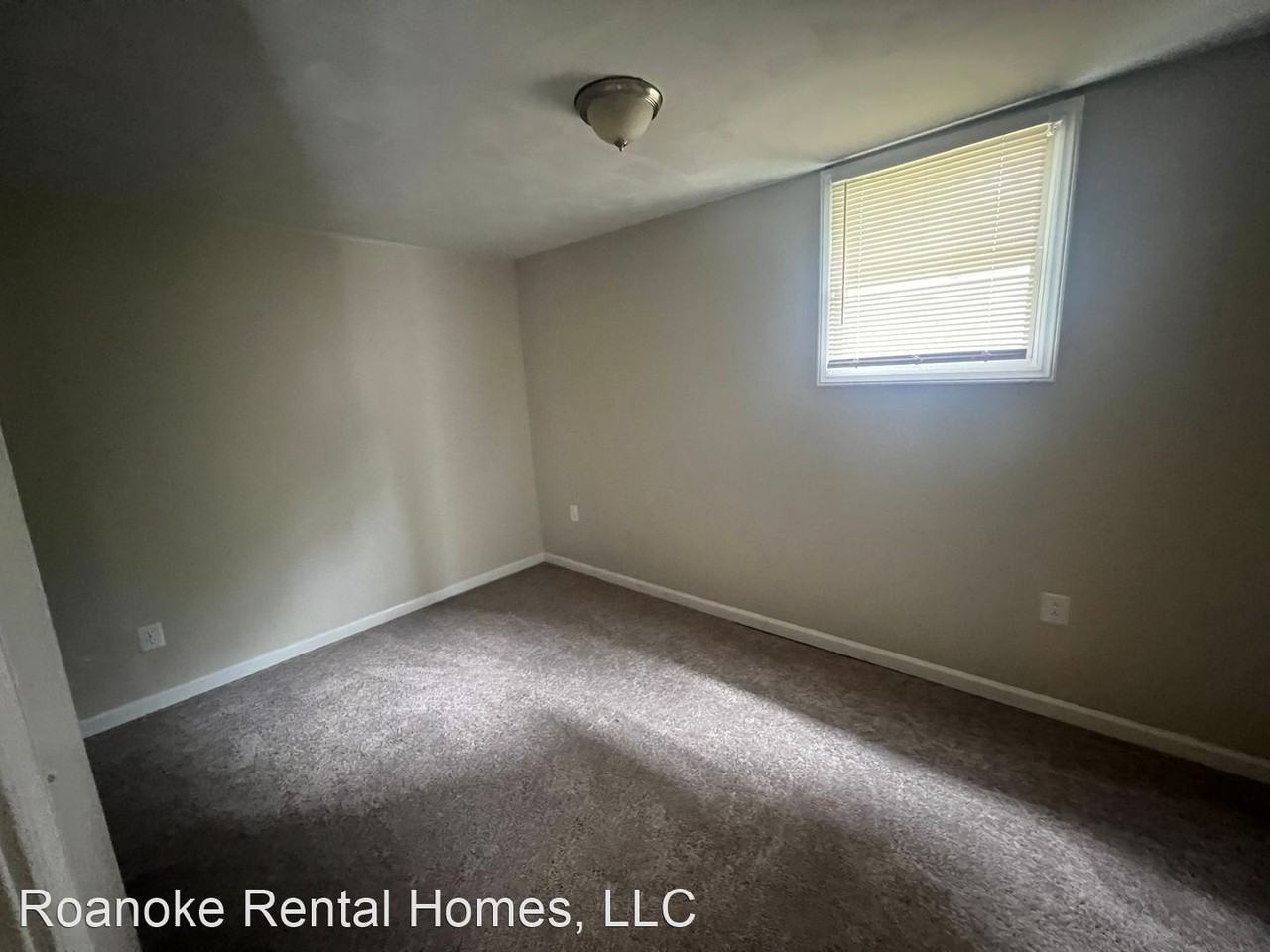 1822 Patterson Ave SW - Photo 2 of 7