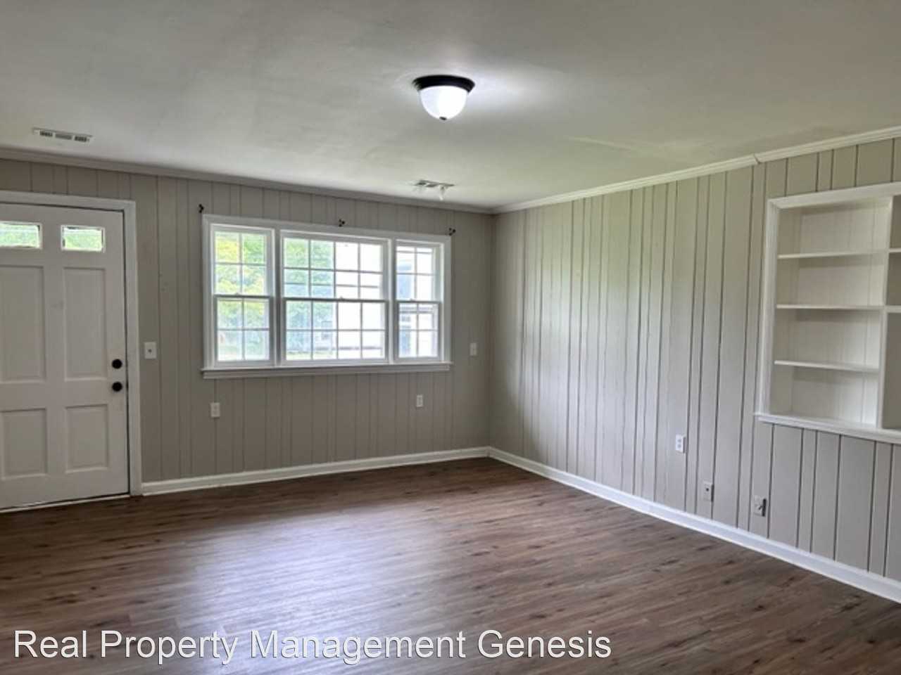 305 S. Walnut Street - Photo 3 of 10