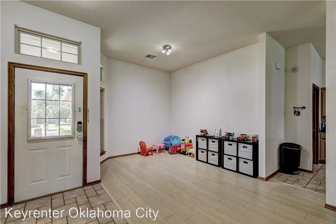 6005 Se 88th St - Photo 2 of 20