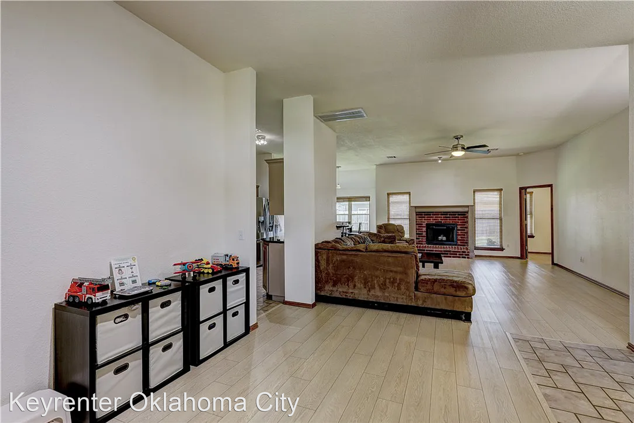 6005 Se 88th St - Photo 3 of 20