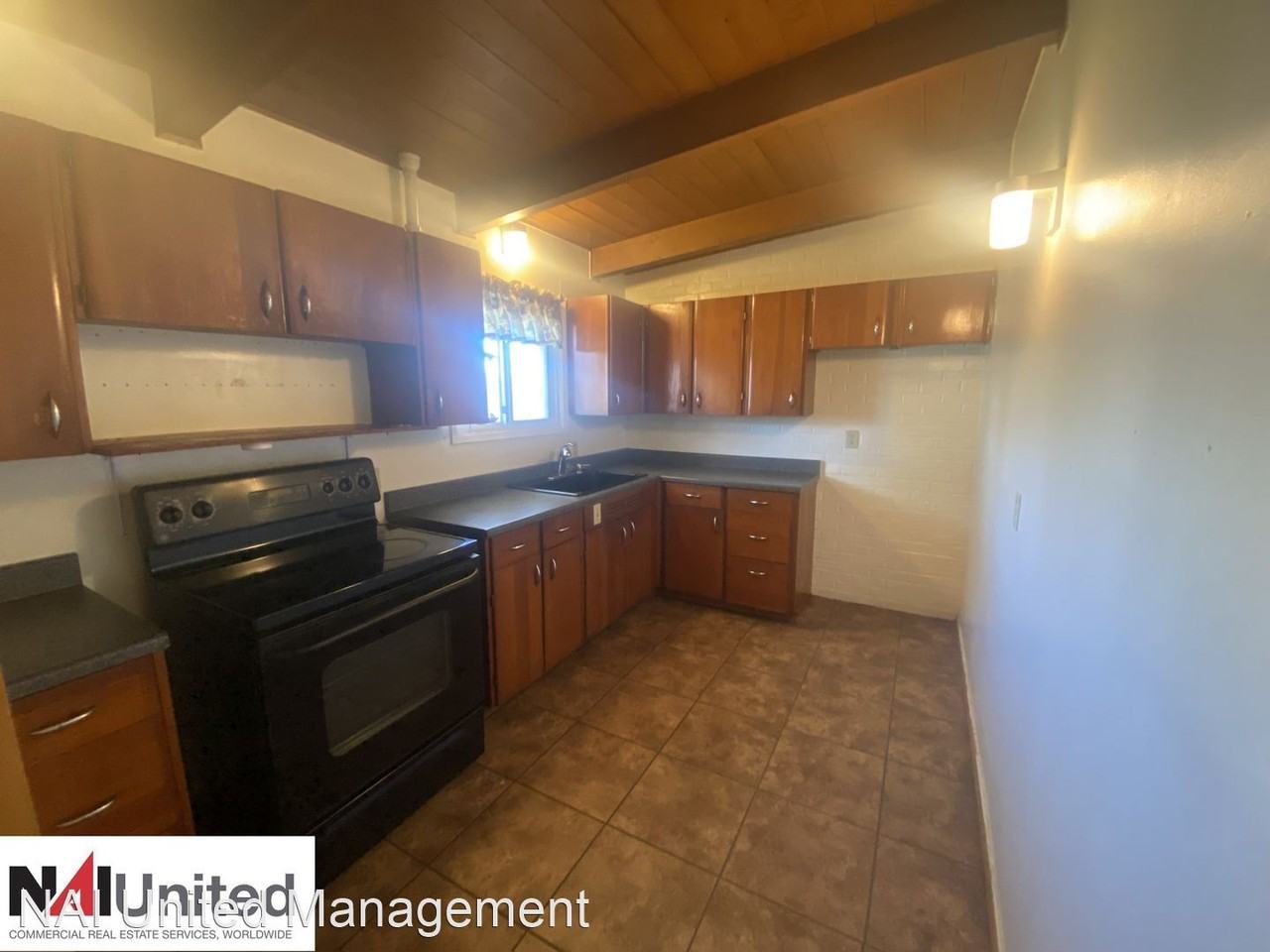 2815 Meek Ave - Photo 3 of 7