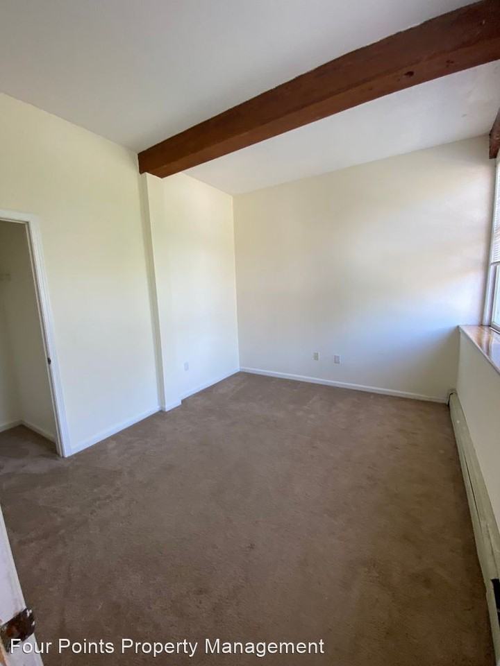 402 River St - Photo 3 of 5