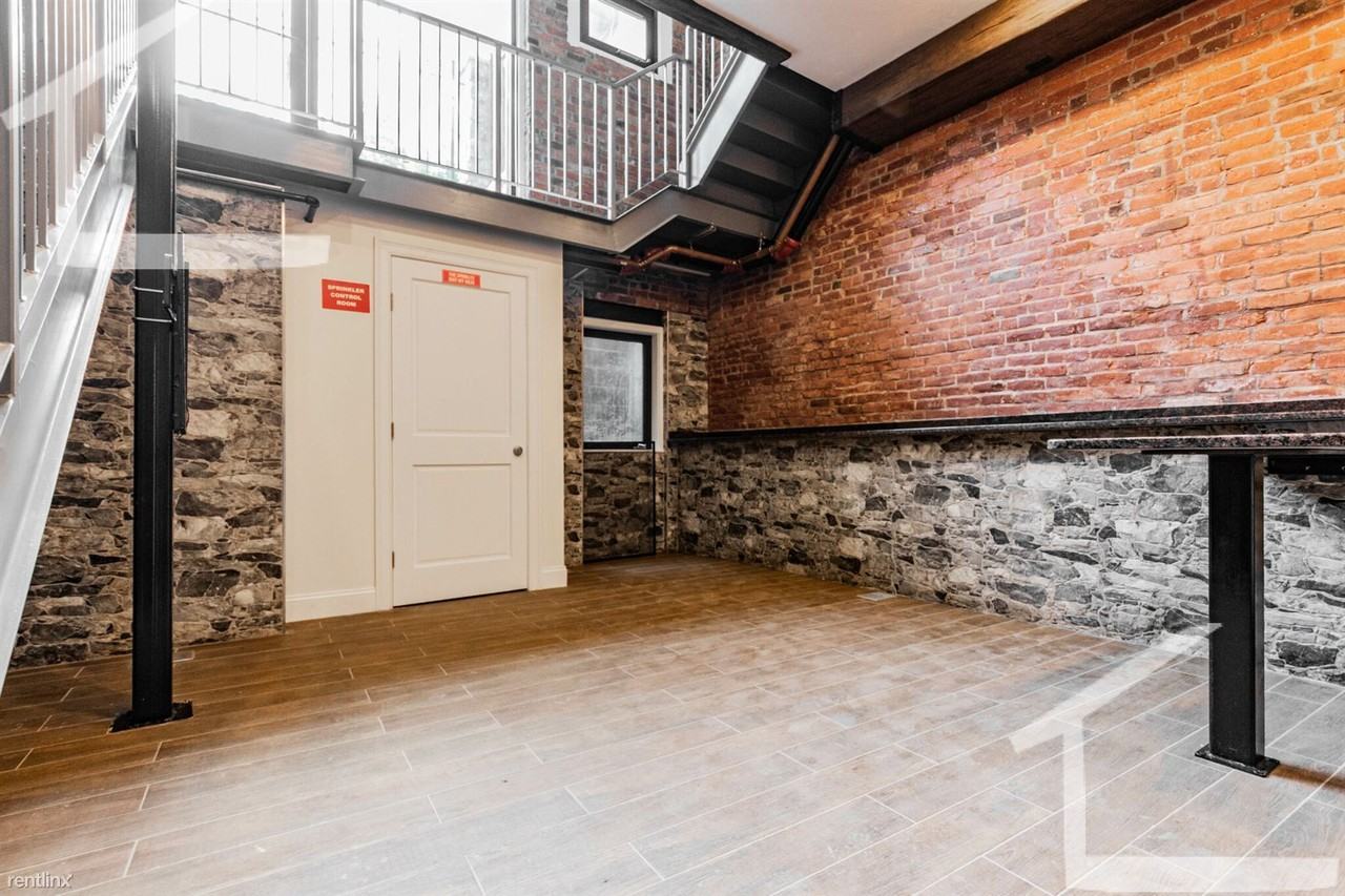 1038 Commonwealth Ave - Photo 2 of 8