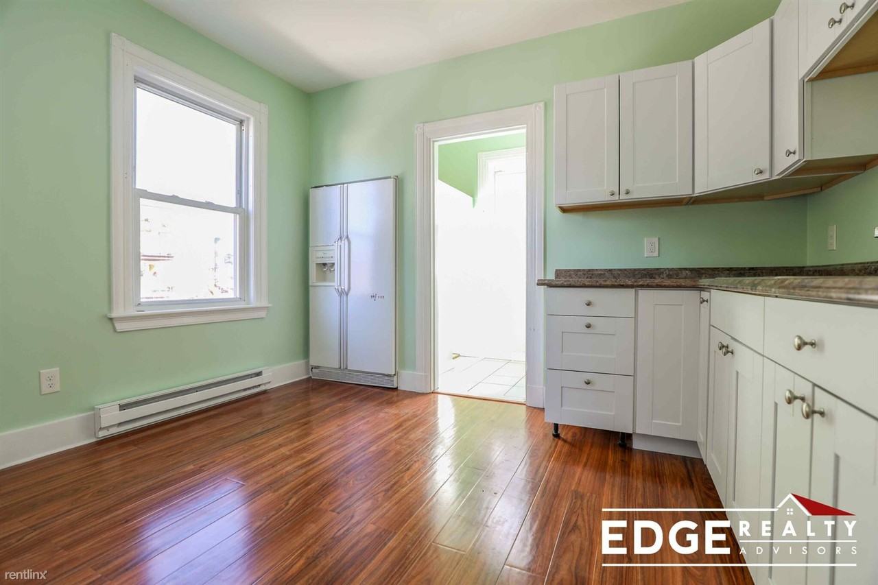 22 Surrey St - Photo 3 of 13