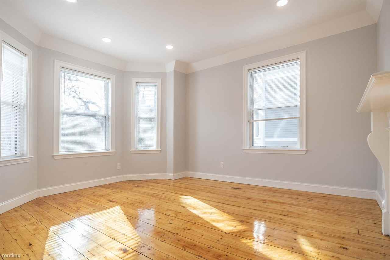 48 Green St - Photo 3 of 4