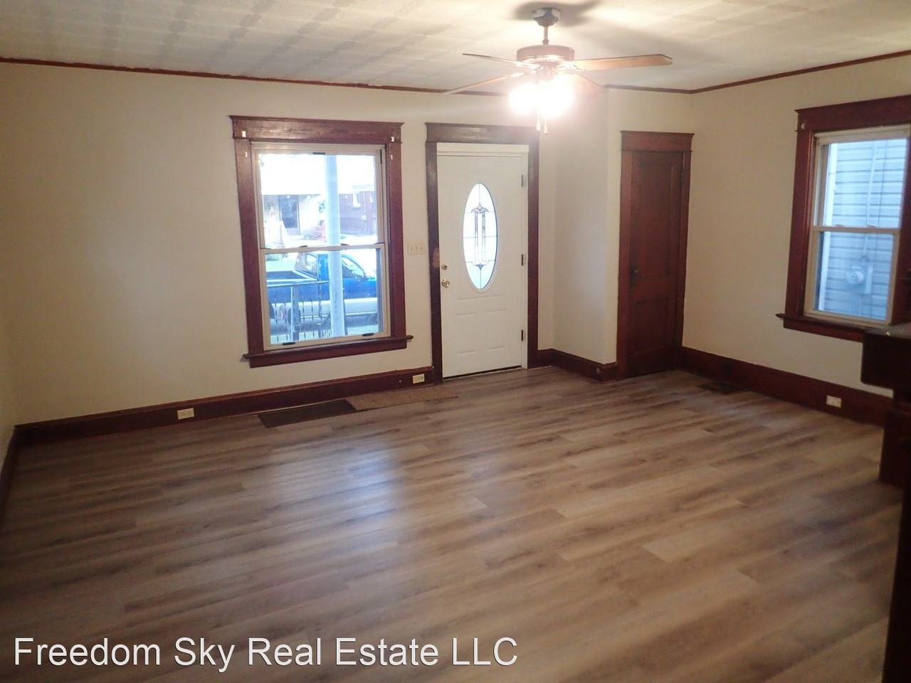 1014 W 30th St - Photo 3 of 25