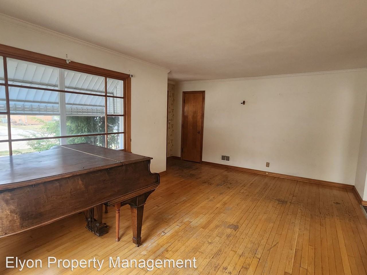 1810 28th St - Photo 2 of 15