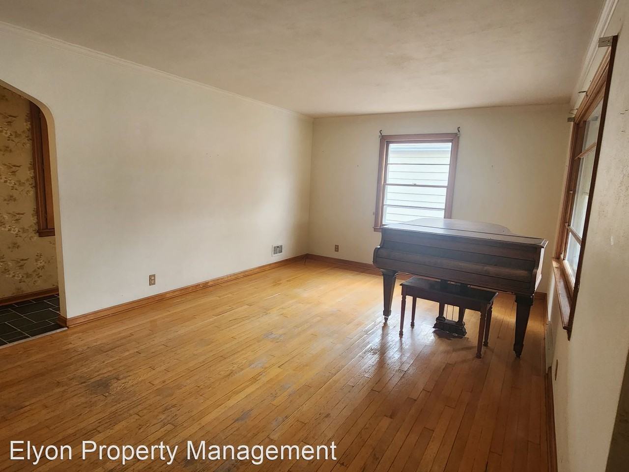 1810 28th St - Photo 3 of 15