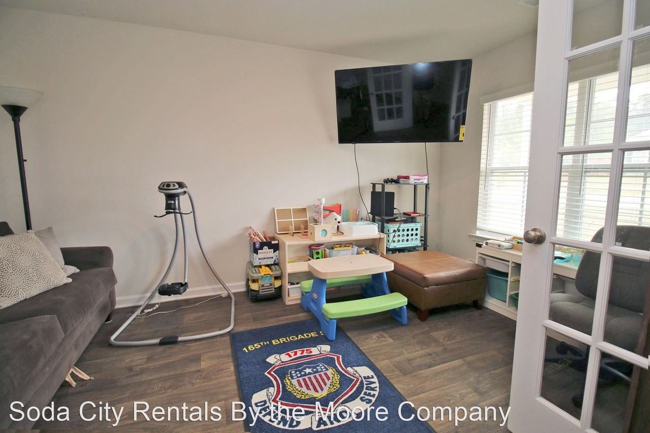 229 Bent Holly Dr - Photo 3 of 19