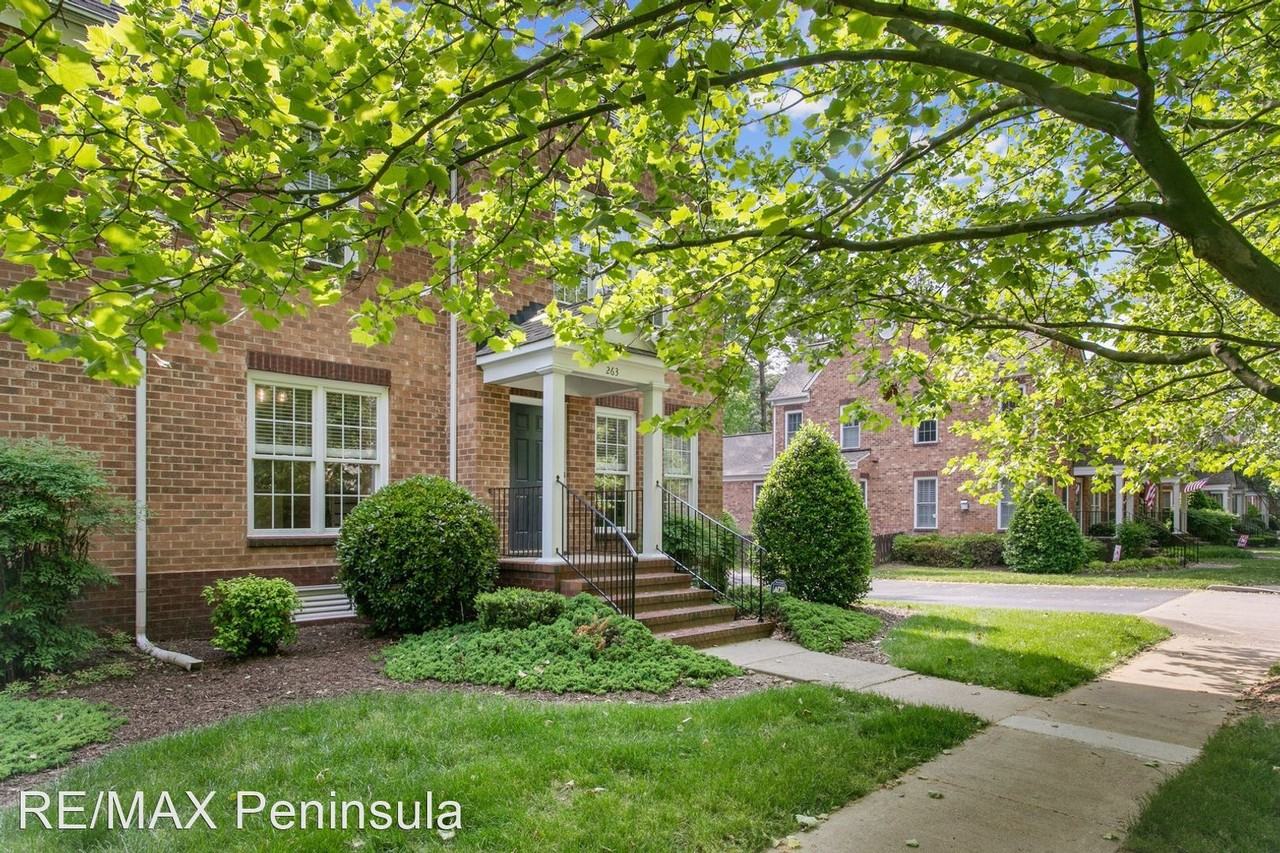 263 Herman Melville Ave - Photo 2 of 43